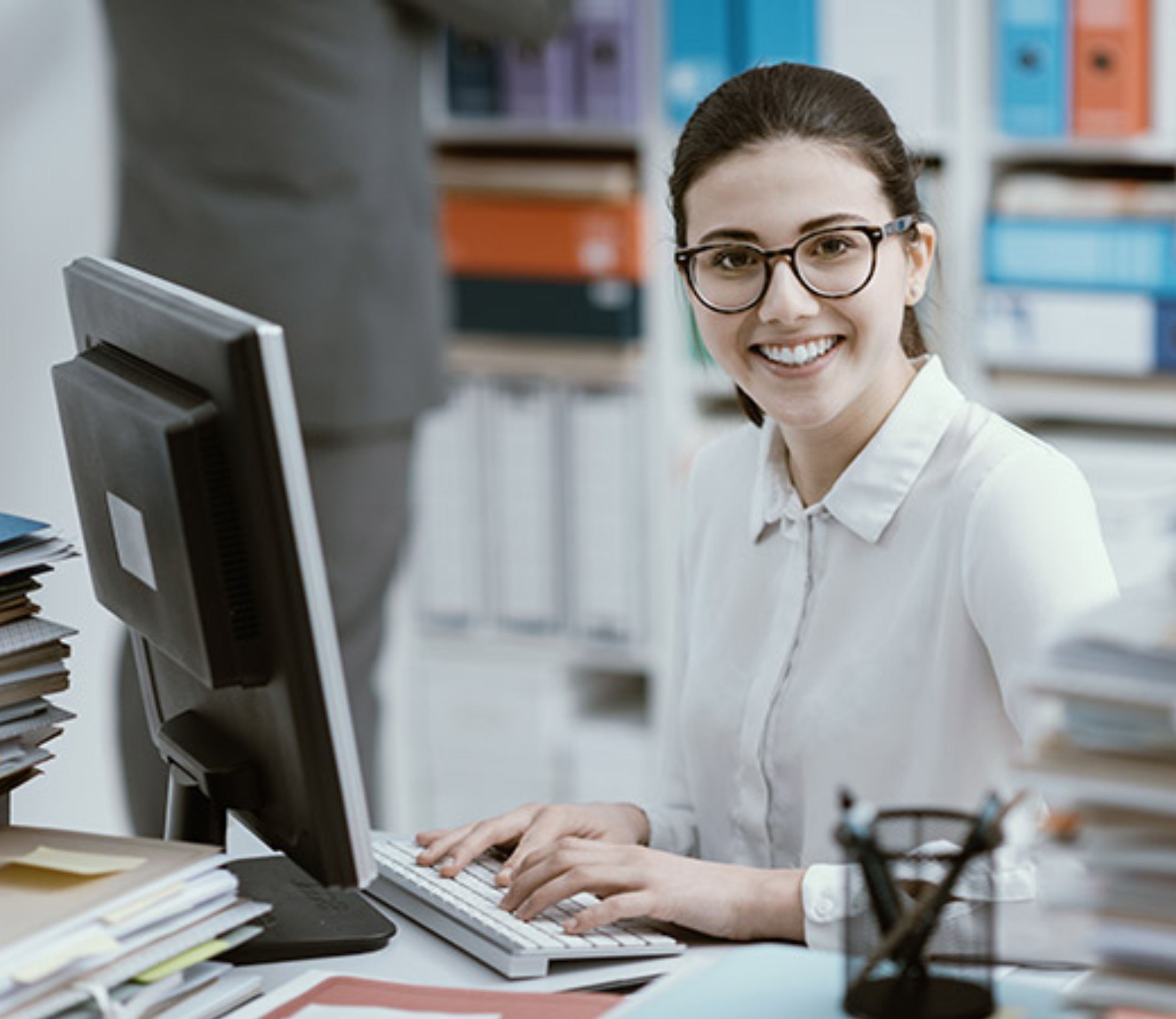 EMD Inc Empresa pequeña solicita secretaria bilingüe