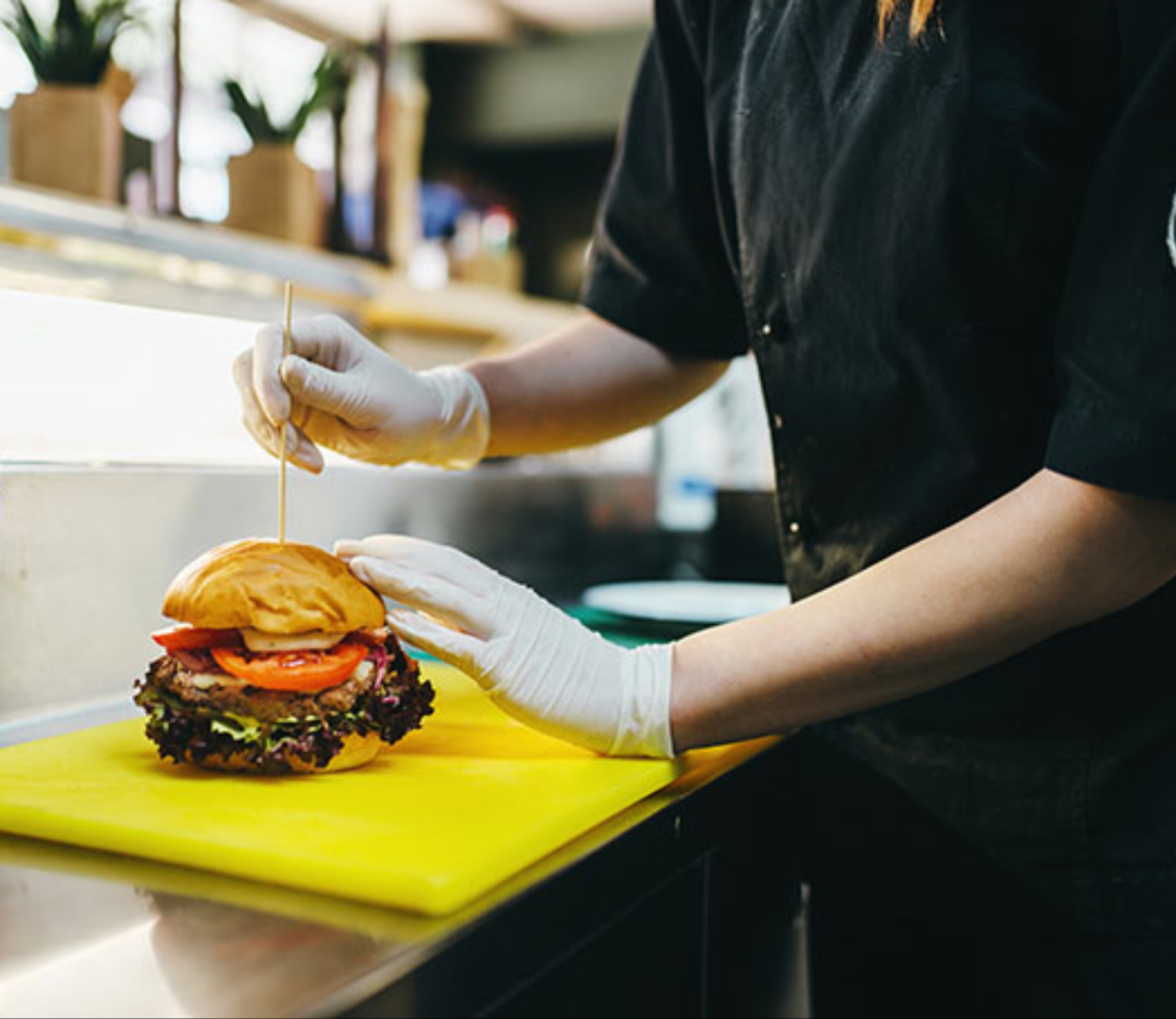 Best Burger solicita ayudante de cocina.