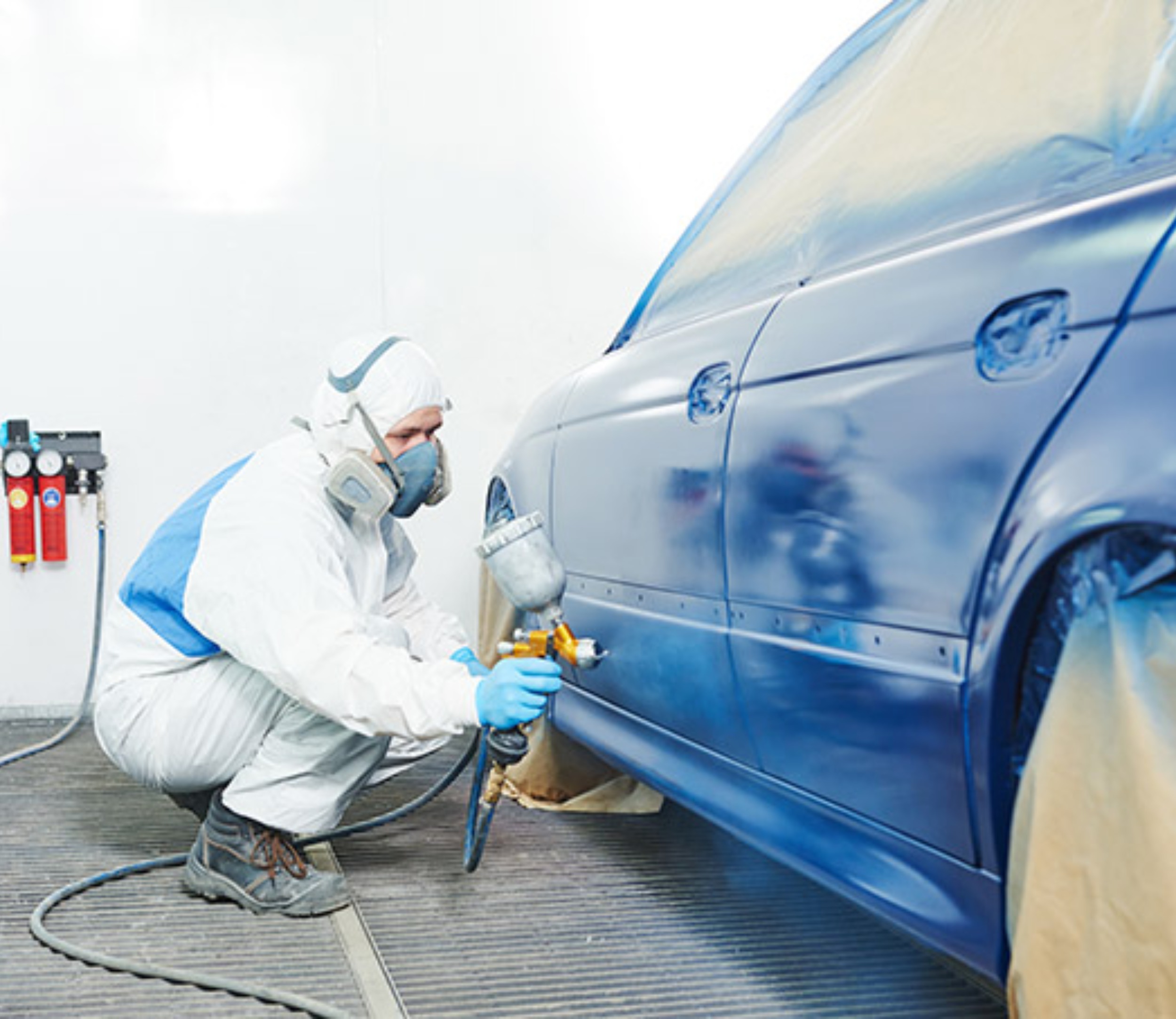 Solicitamos pintor de carros y dos ayudantes