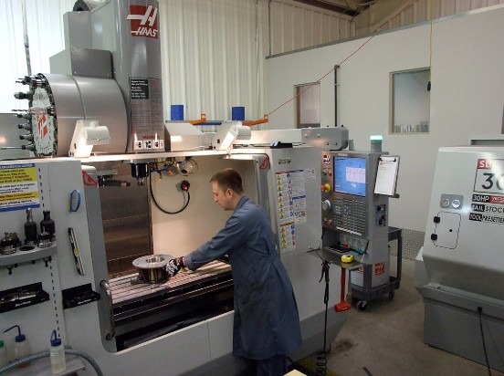 Maquinista de CNC, disponible y dispuesto a trabajar noches y fines de semana al inicio. El puesto será de tiempo completo a partir del 1 de enero. Se requiere tener 5 años de experiencia.