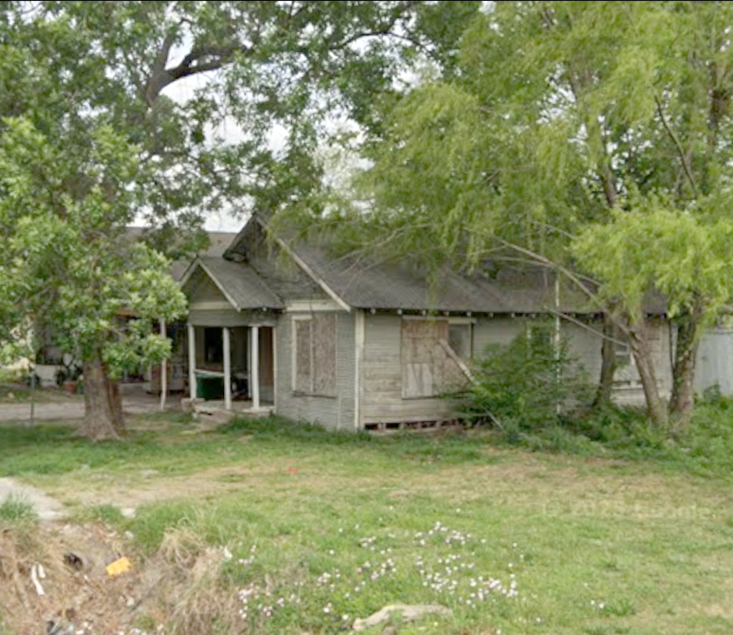 1307 Genova St 77009