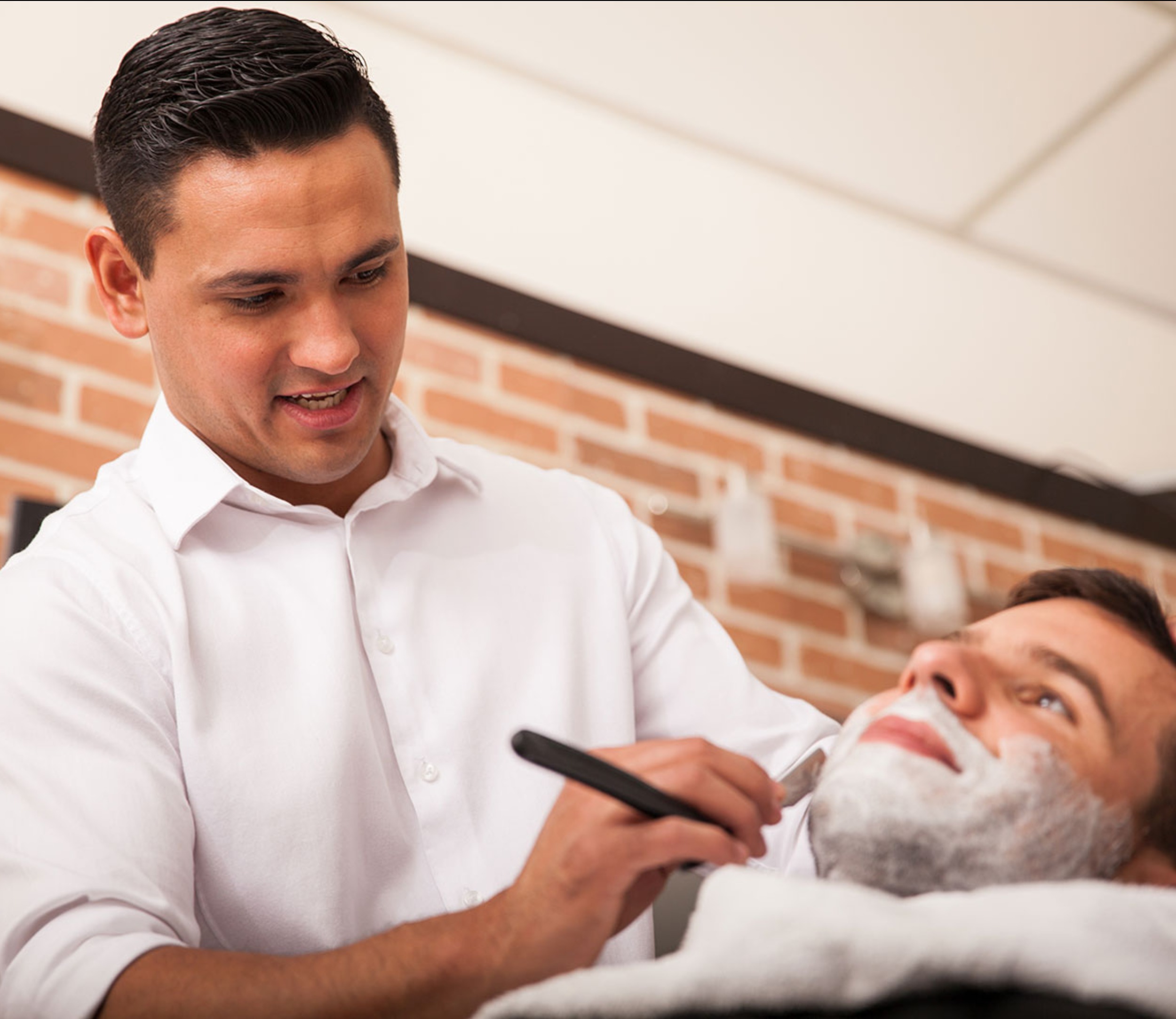 Se solicita estilistas y/o barberos con experiencia