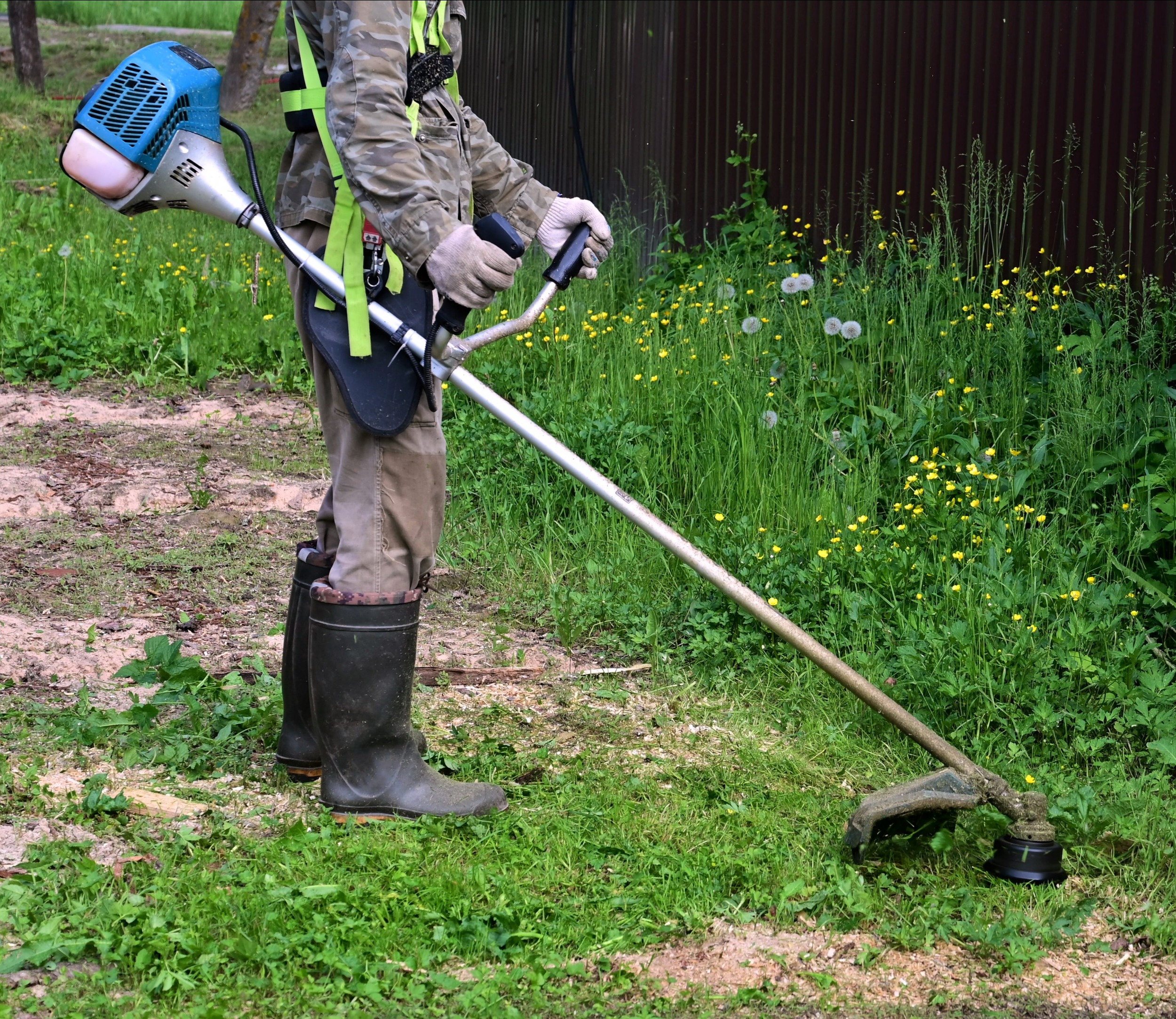 Herrera Lawn Maintenance is hiring lanscaper