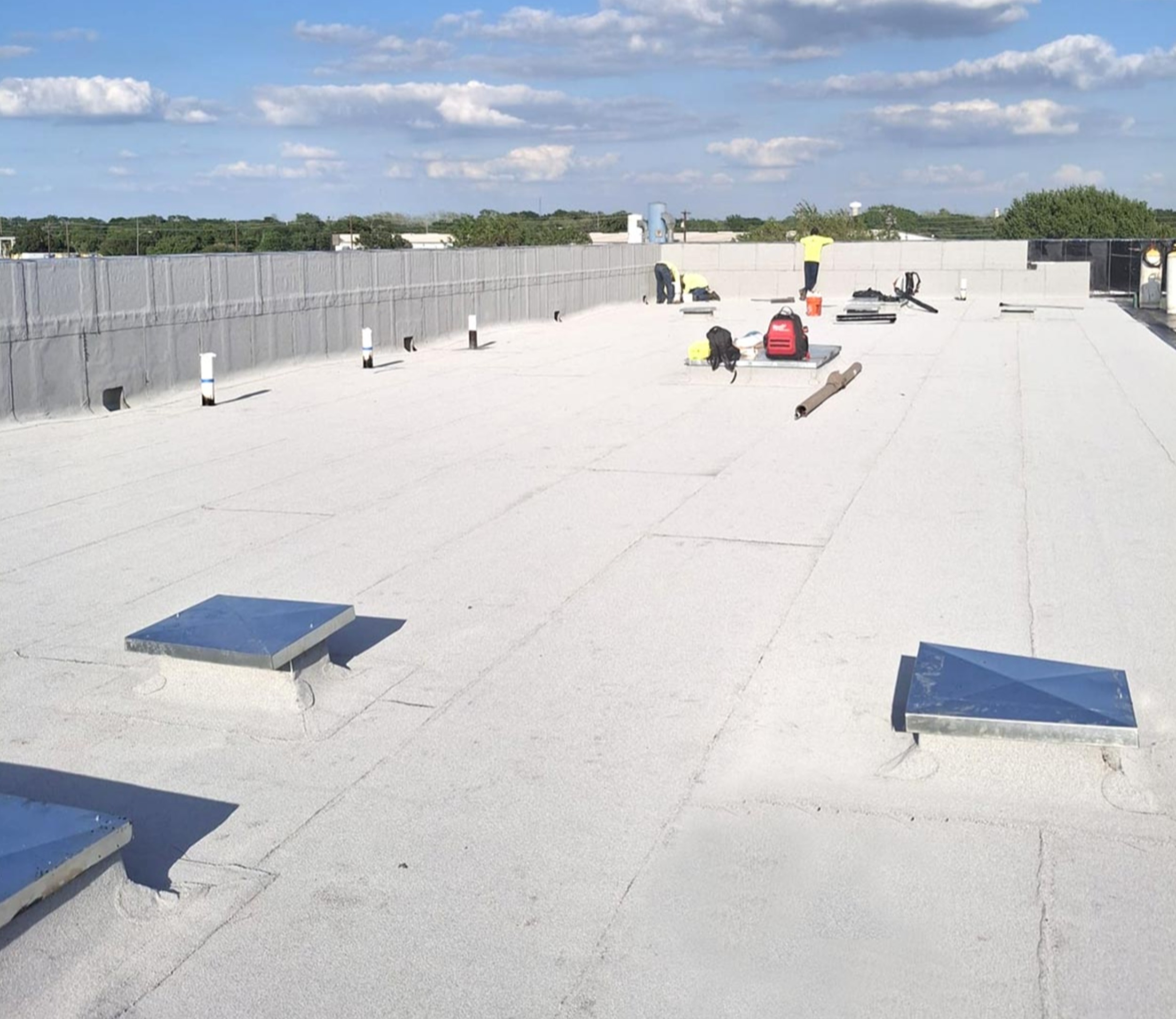 HIRING: Commercial Roofers / Techeros de trabajo comercial