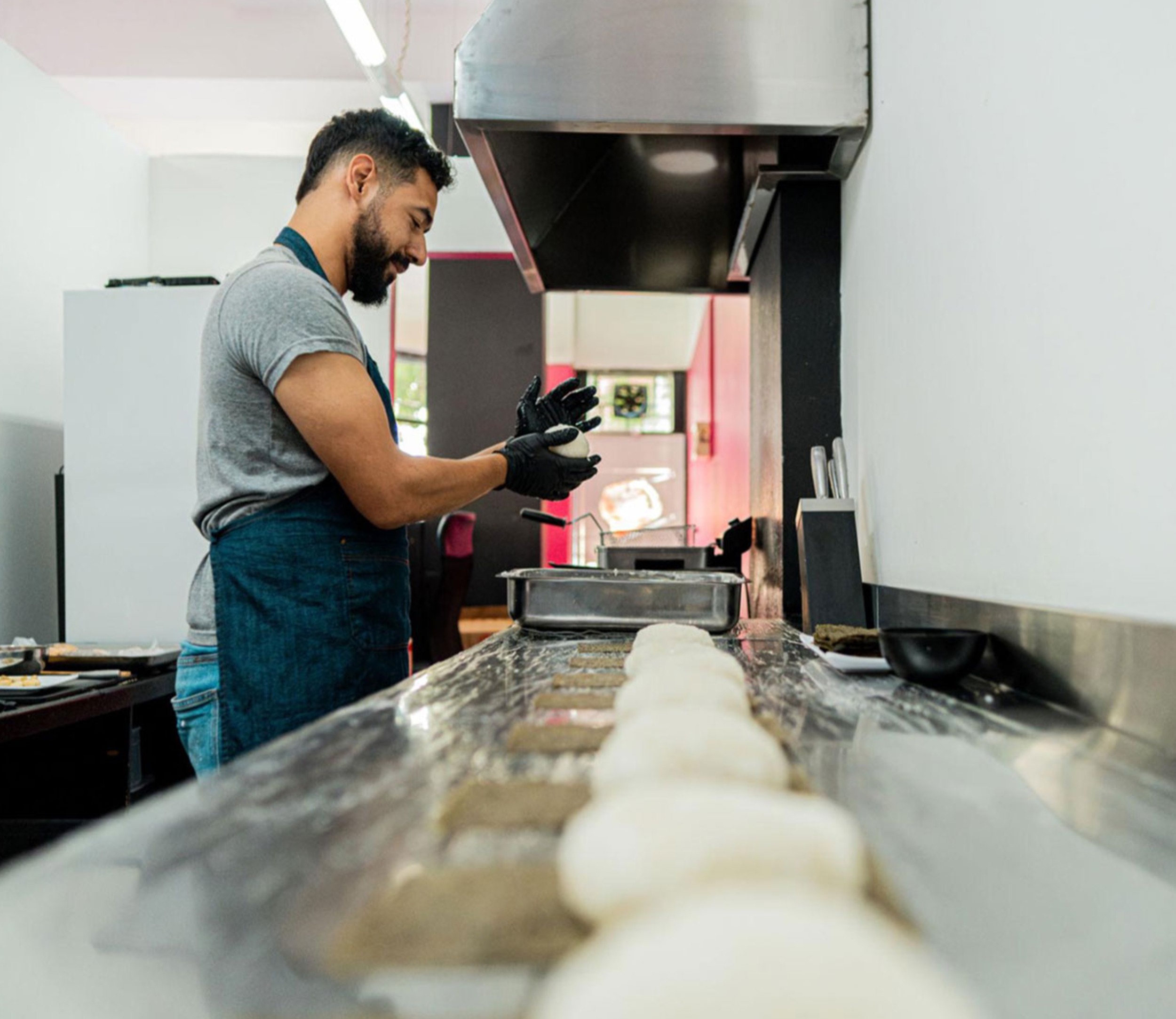 ¡Se solicita personal para Sushi Bar!