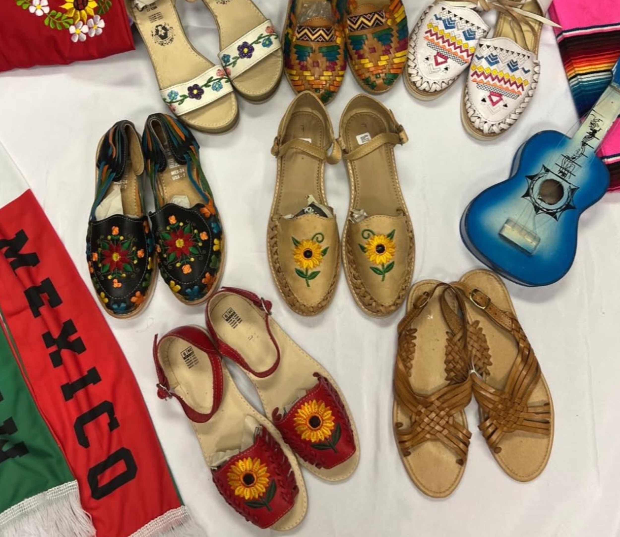 Huaraches Pachuqueños / Cruzados de Charol