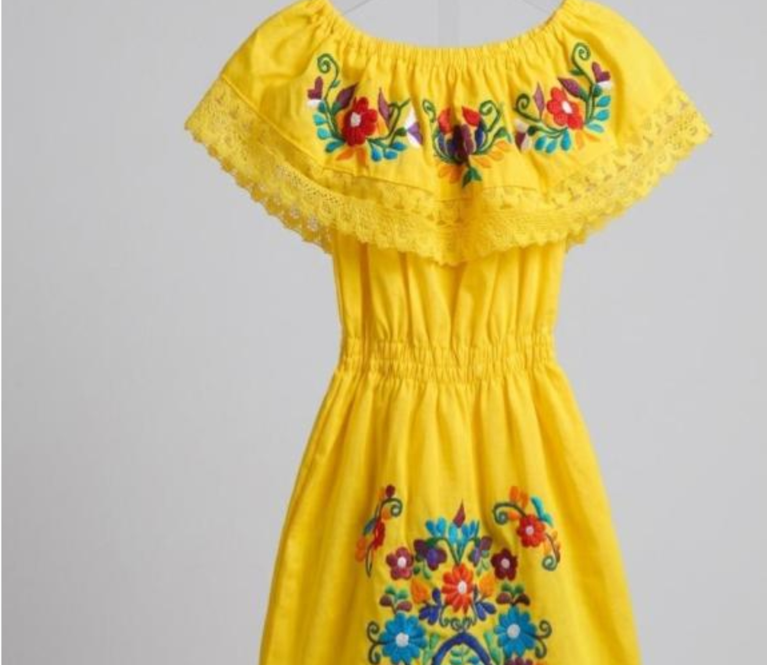 Colección de Vestidos y Huaraches Artesanales Mexicanos: Tradición y Color