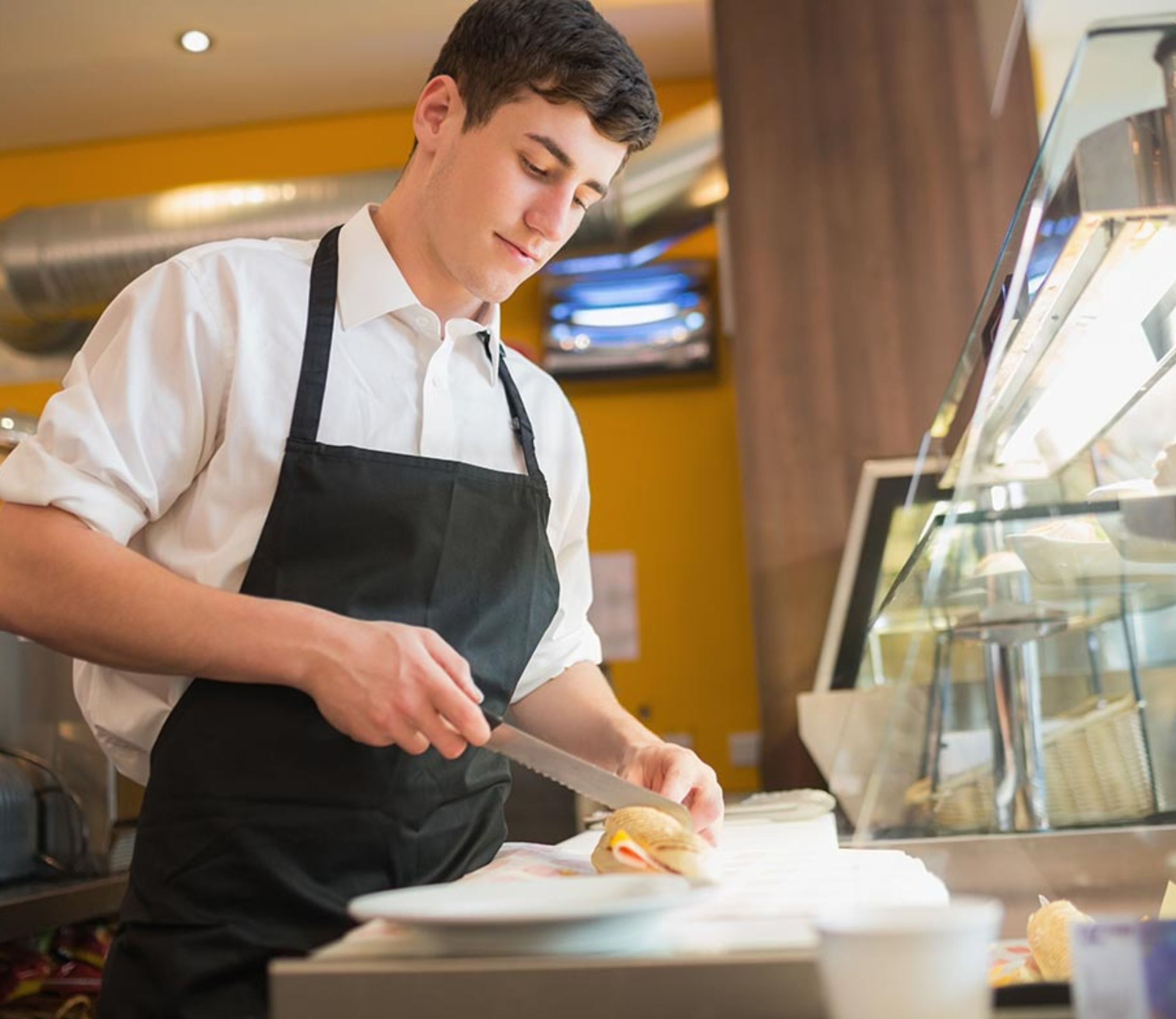 Se solicita trabajador(a) para Deli
