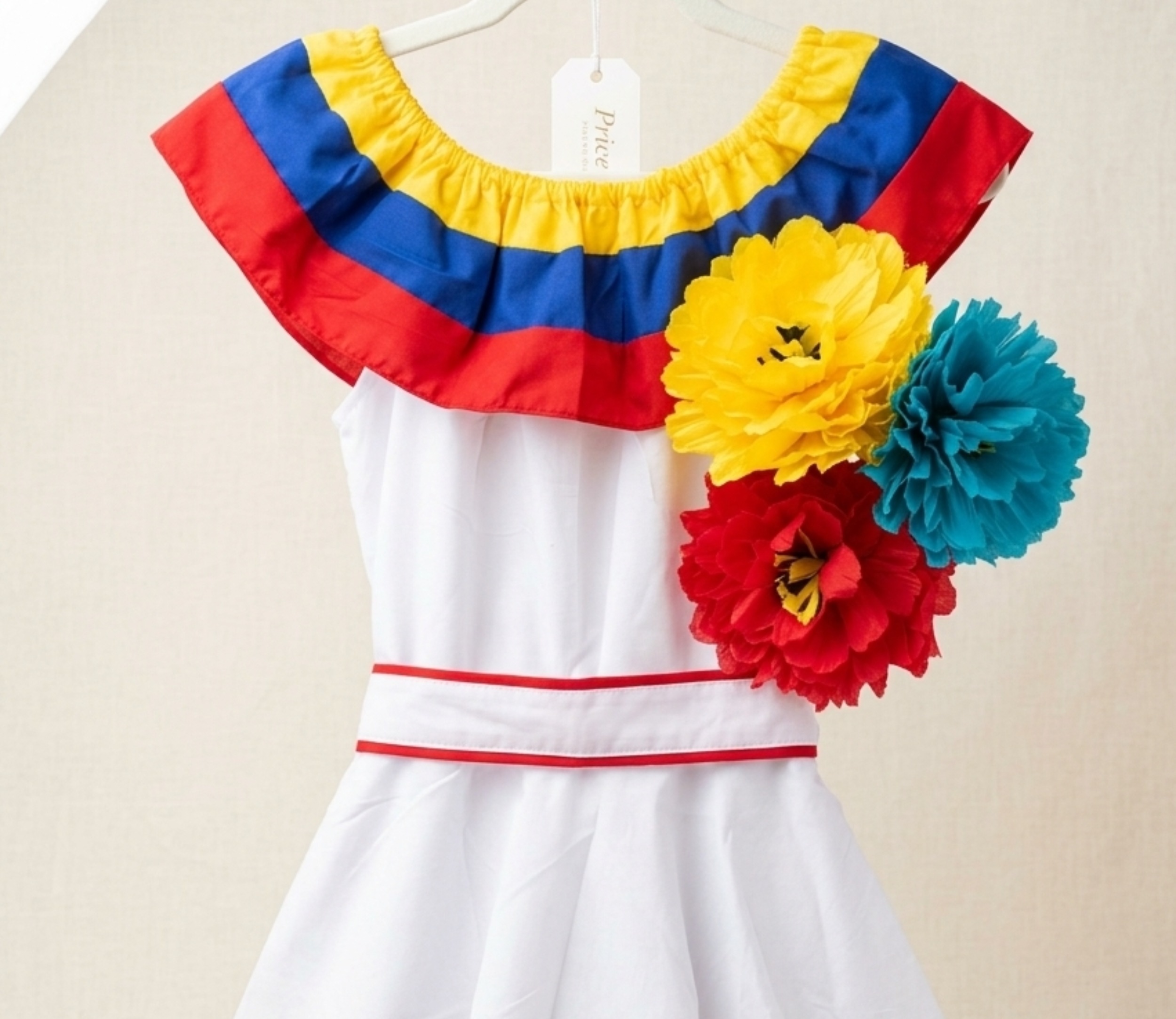 ¡Vive el color y la tradición de México con nuestra ropa artesanal!